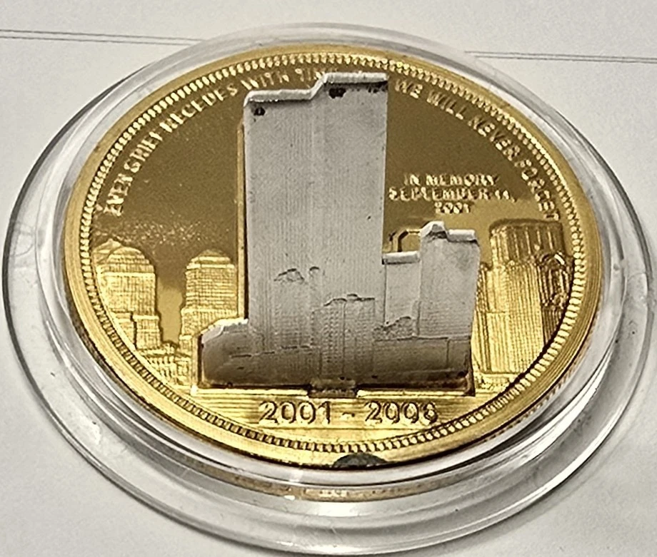 2001-2006 1.1oz .999 Silver & Clad  World Trade Center 5 Year Commemorative Coin - Image 3 of 4