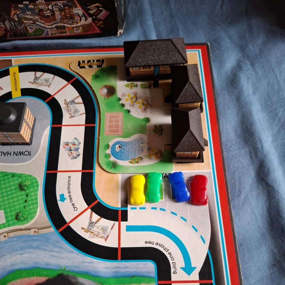 Vintage Hotel Board Game By MB Games 1986 - 1 lamp post missing - Retro - VGC!!! - Image 3 of 4
