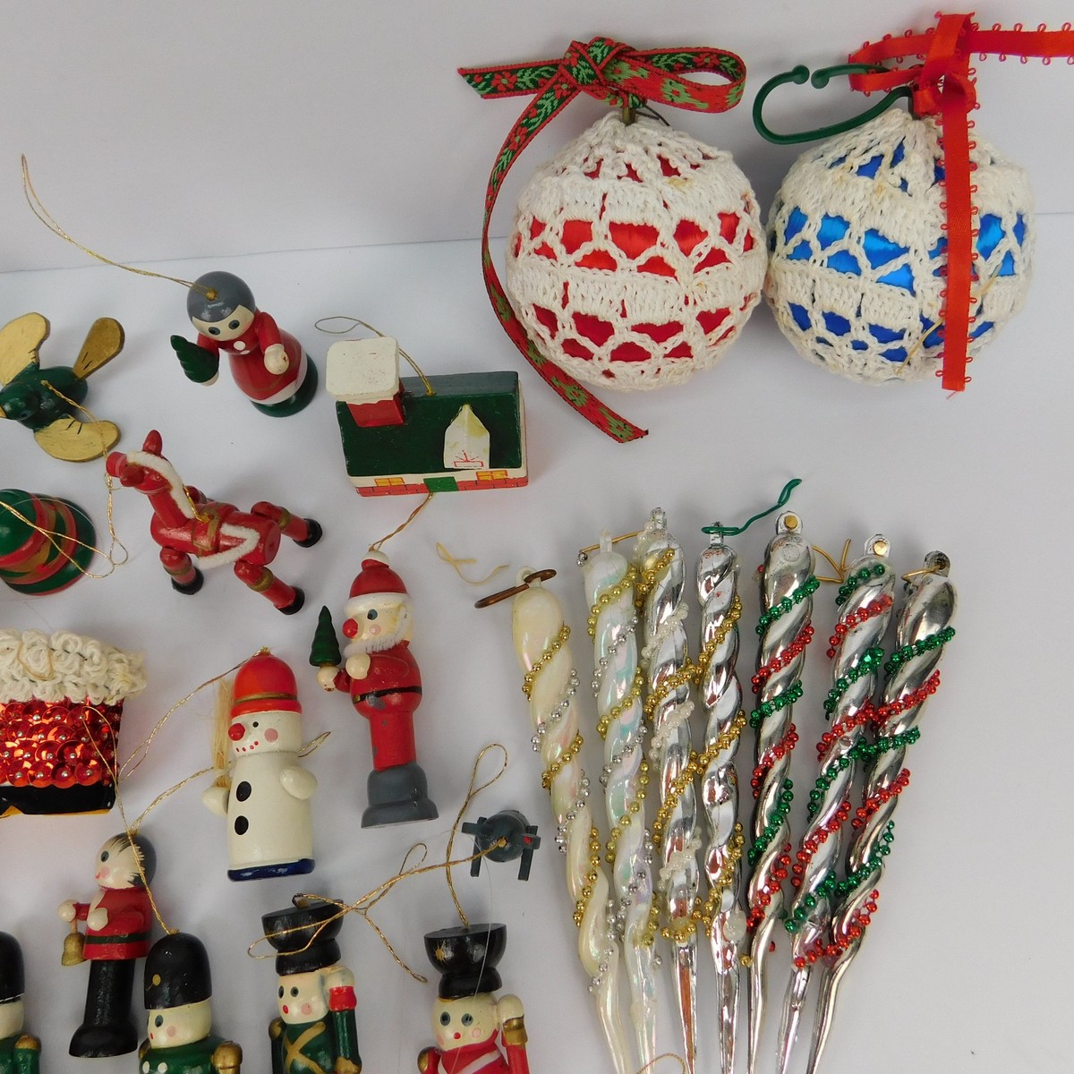 40 Pieces VTG Christmas Ornaments - Flocked beaded wooden icicles