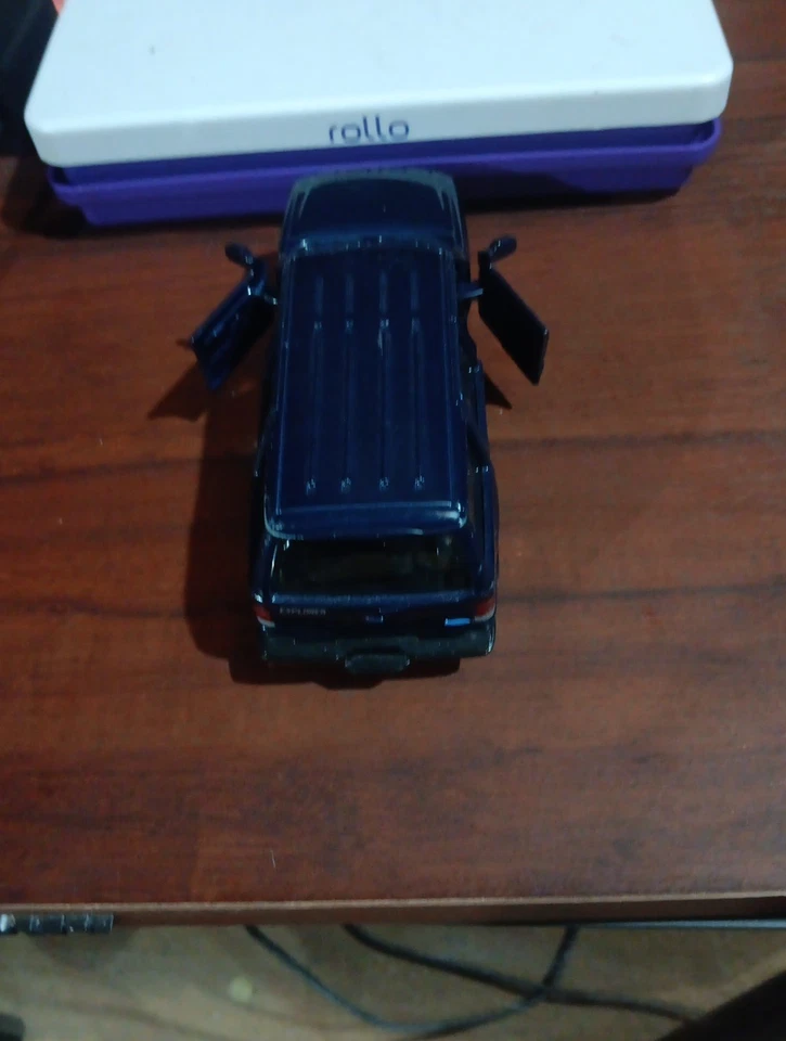 vtg 1999 Ford Explorer SUV Truck 1/32 scale diecast New ray BLUE, As Is! - Image 4 of 4