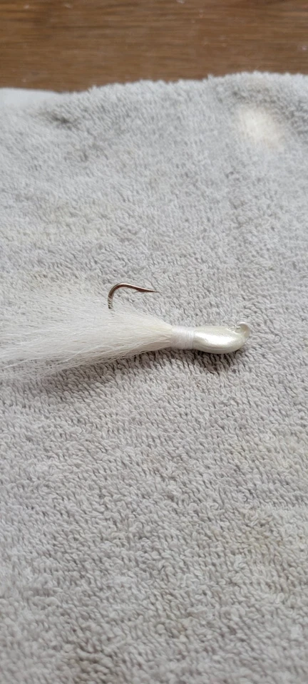 Plantilla Bucktail blanca 1/0 mostaza gancho de agua salada. Pack de 5. Foto 2 de 4