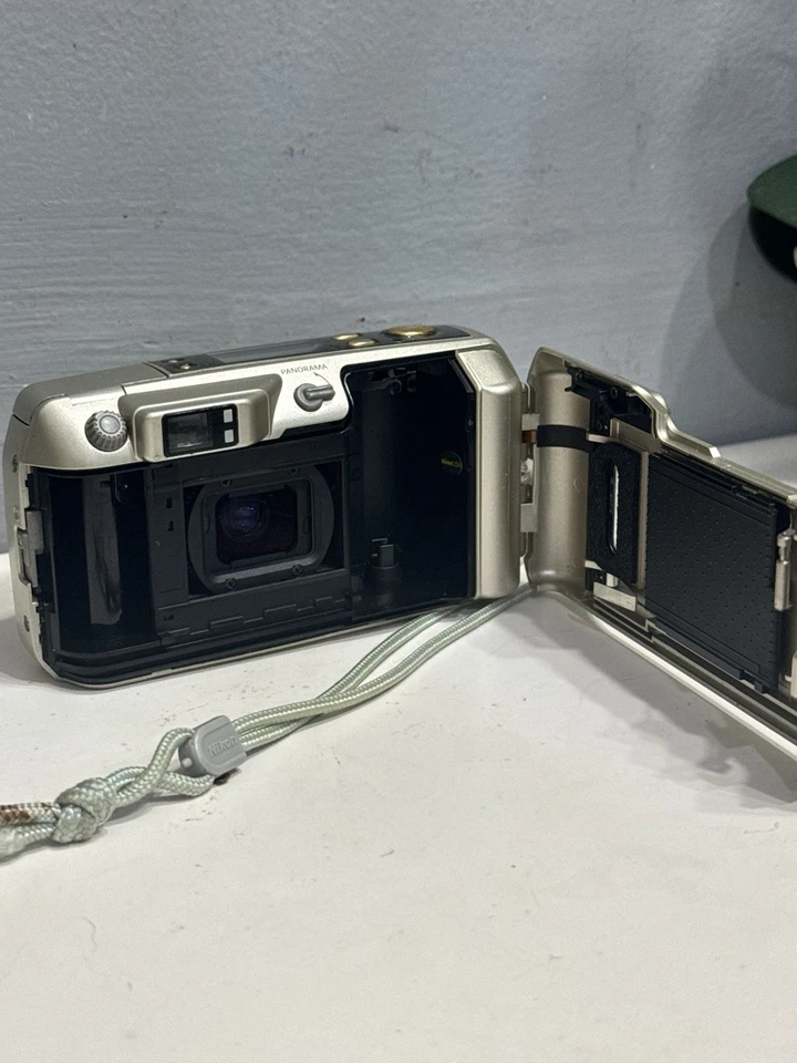 Cámara fotográfica compacta Nikon Lite Touch Zoom 130 ED QD 35 mm PARA REPUESTOS LEER Foto 4 de 4