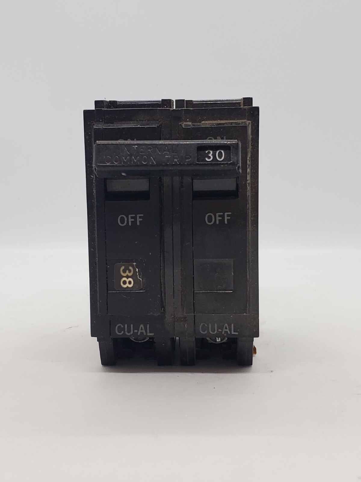 Interruttore Quadro Elettrico 120/240V Interruttore Circuito GE THQL2130 Usato: 30 Amp, 2 Poli, 120/240V, Pulito, Ispezionato E Testato, Perfetto Per Sostituzioni Breaker Bolt On - Foto 3