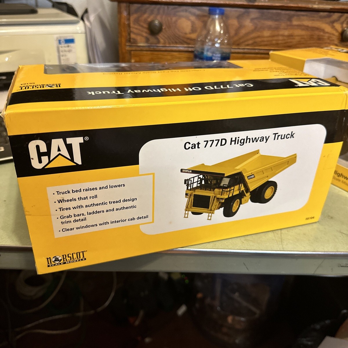 CAT Caterpillar 777D Off-Highway Truck 1:50 Scale Model