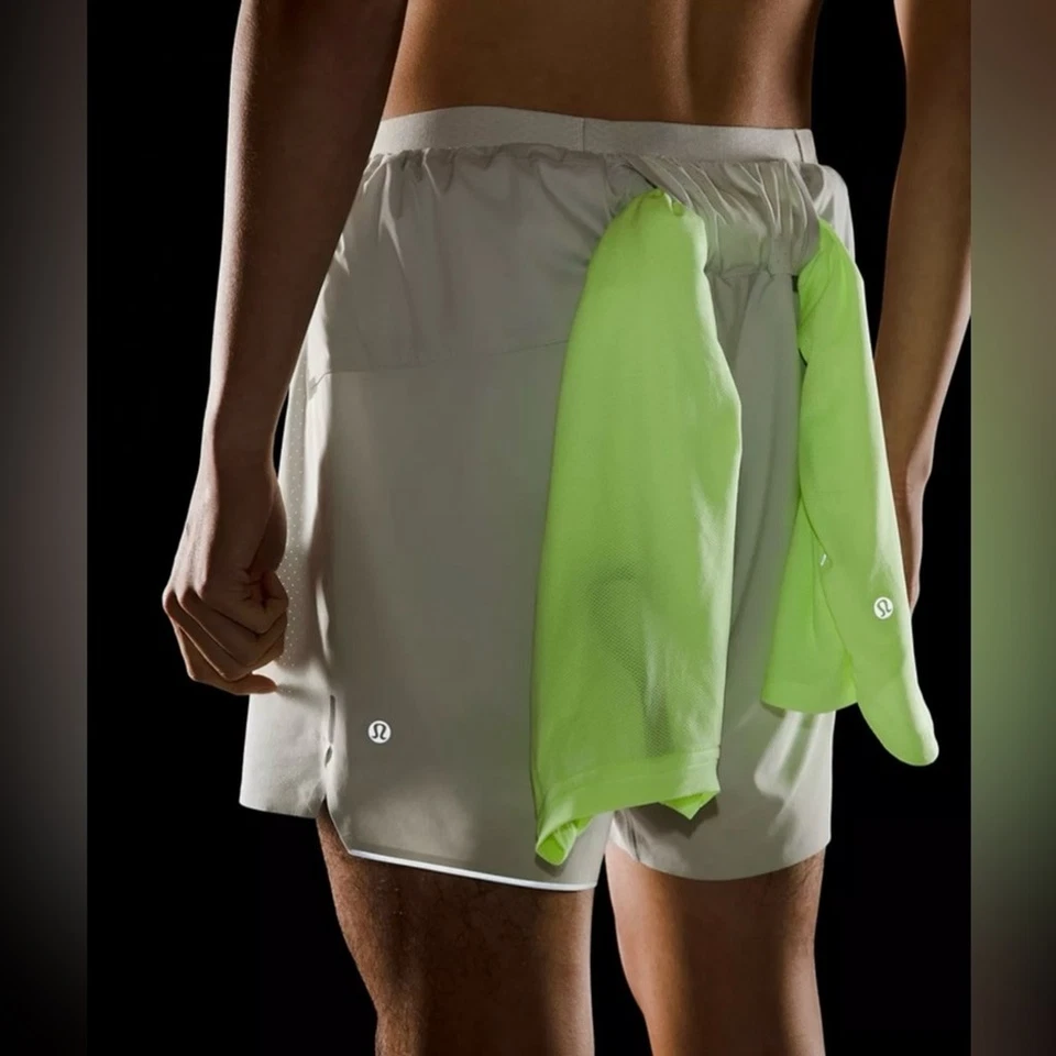 Lululemon Men’s Lightweight Trail Running Short 7" VPOR Gray Size M - Image 4 of 4