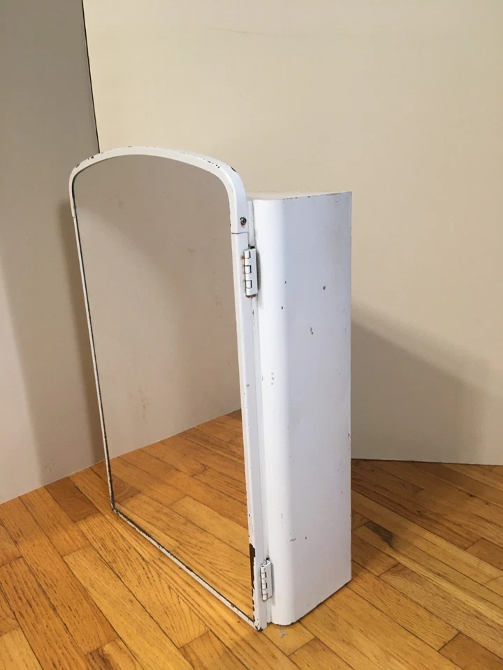 **Vintage MCM STEEL MEDICINE CABINET MIRROR DOOR FRONT CURVE TOP TOWEL RACK - Image 2 of 4