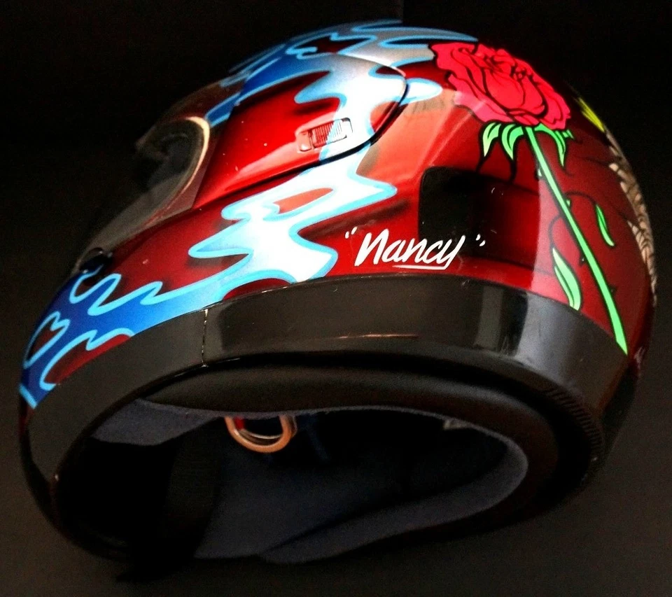 Casco de Motocicleta Arai Genuino Personalizado Pintado Firmado Obra de Arte Gato y 2 Rosas Rojas Foto 4 de 4