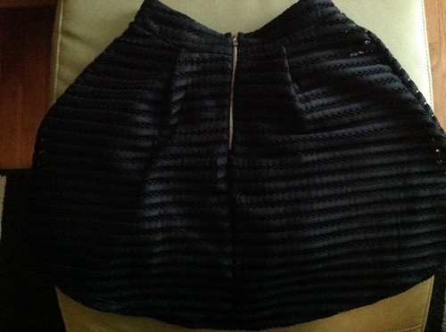 New ~Guess Holiday Black Skirt ~Eyelet~ Lined Full Skirt ~Gold Zipper. Sz.S - Picture 4 of 5