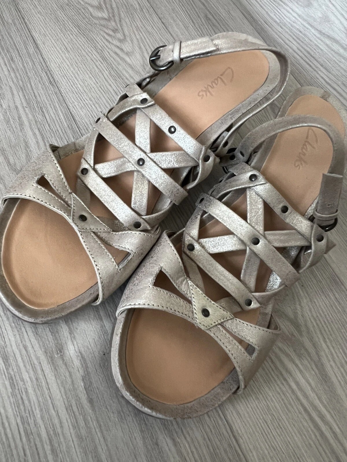 Sandali Clarks pelle gladiatore oro cinturino zeppa tacco misura 8 euro 42