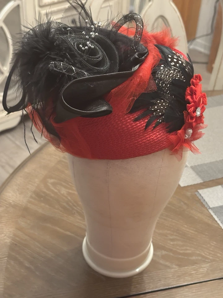 Fascinators Vintage 1950s Red And Black Hat With Flower And Feather - Image 2 of 4