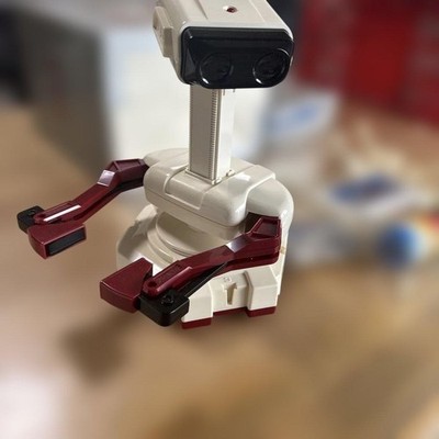 Nintendo Famicom Robot R.O.B. HVC-012 (Robotic Operating Buddy) +