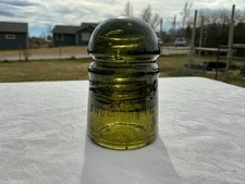 BEAUTIFUL OLIVE GREEN BROOKFIELD CD-102 GLASS INSULATOR WITH AMBER TONESLOOK