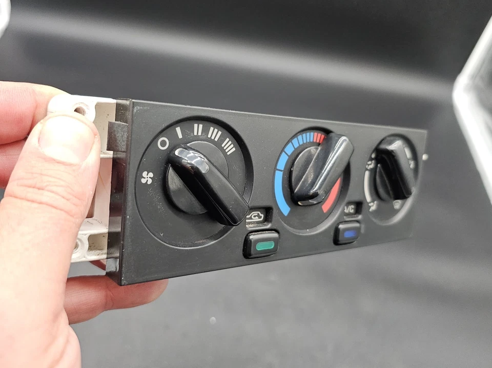 1996 - 2000 Nissan Pathfinder Climate Control AC A/C Heater Temp Unit OEM - Image 3 of 4
