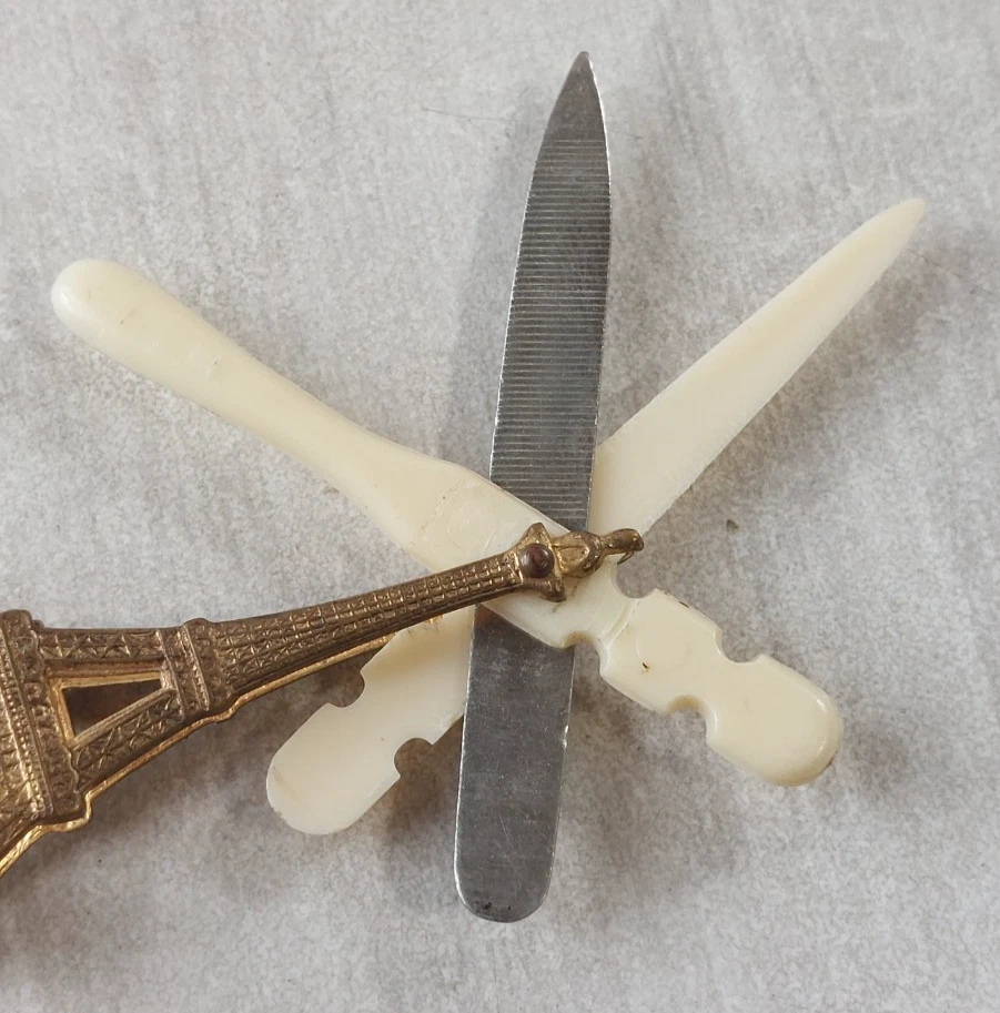 Ancienne lime à ongle, décor Tour Eiffel, Exposition Universelle 1889 - Photo 4/4