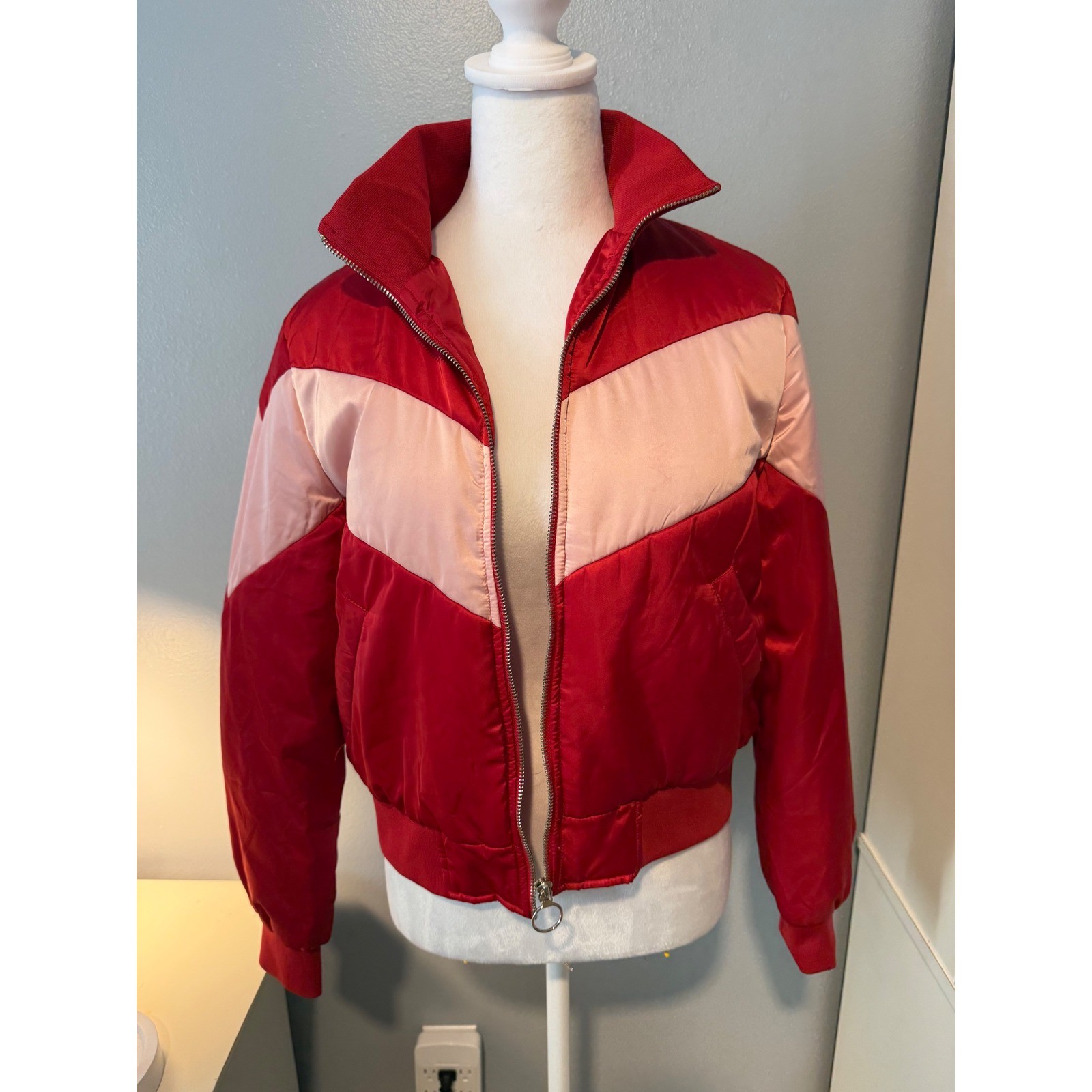 Forever 21 Womens Red Pink Chevron Colorblock Puffer Bomber Jacket Size Small