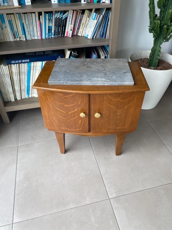 Mesita de noche vintage años 30 - madera de cerezo y tapa de mármol gris original Foto 2 de 4