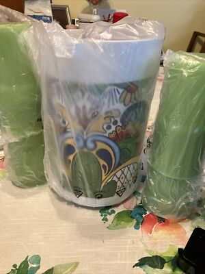 Tupperware Pitcher Green 1 Gallon Servalier Push Button Seal Classic W Tumblers