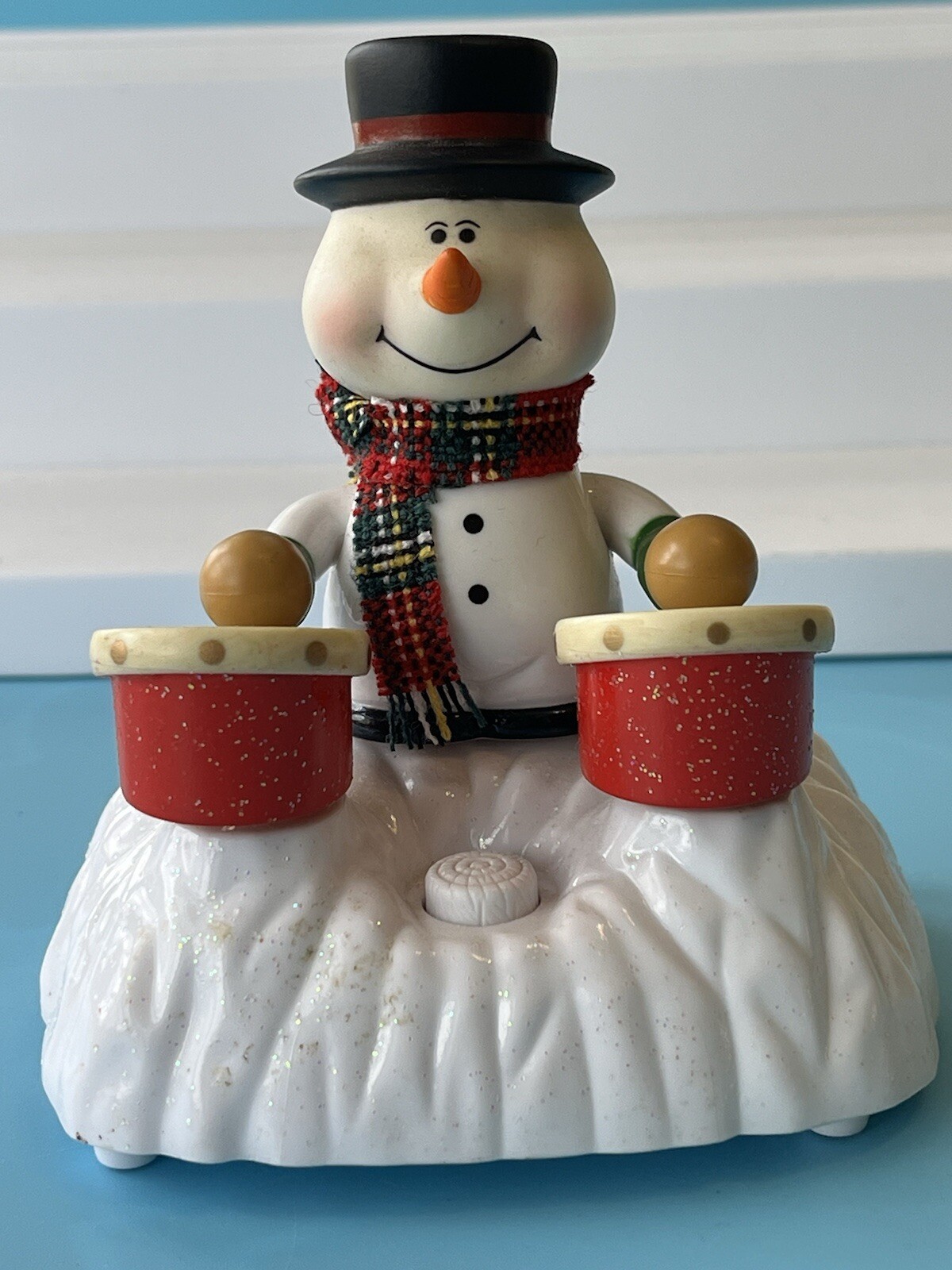 Animated Chain Fong Snowman Playing Drums Bongos to 5 Christmas Carols