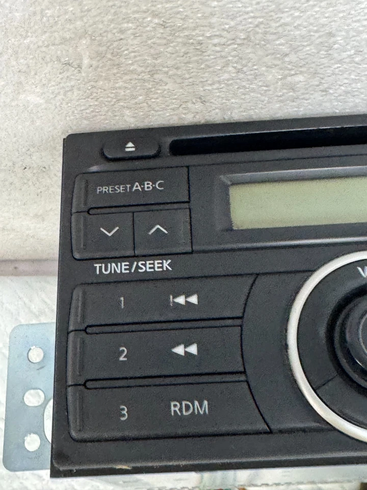 Nissan Versa 2007 radio AM/FM reproductor de CD 28185 EM30A fabricante original (367/2) Foto 2 de 4