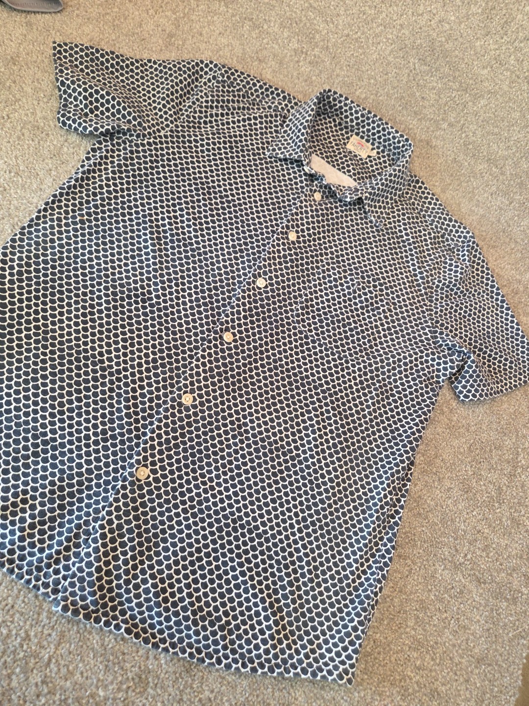 Mens Faherty Fish Scale Print Button Up Shirt Siz… - image 3