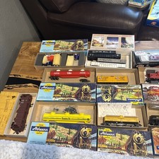 Group Lot Of 10 Vintage Athearn/other Ho Train Cars Reefer Box Car Train Car Etc