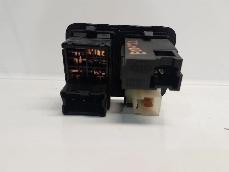 Interruptor de tablero Nissan Sentra 2001 - luz de espejo retrovisor/baúl/domo Foto 3 de 3