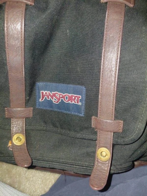 Mochila Jansport negra con cuero marrón Foto 3 de 4