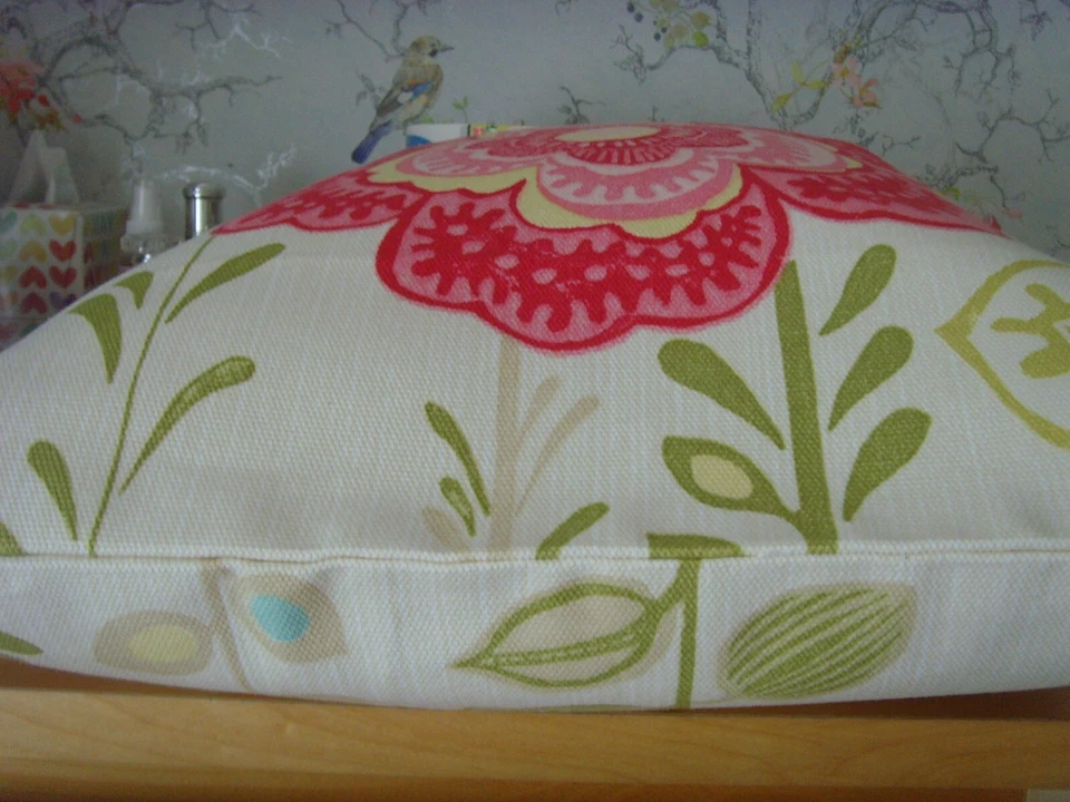 MADE IN HARLEQUIN LILIA  PRINT  CUSHION COVER FOR 16in PAD CREAM AND PINK - Image 2 of 2