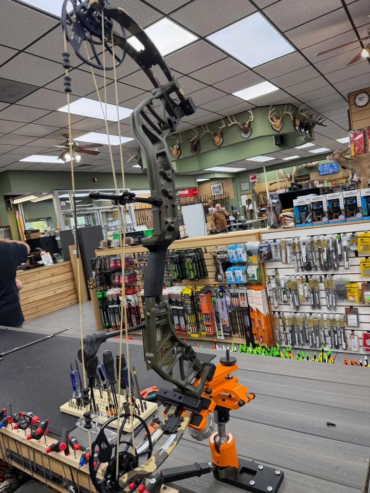 Bear Archery Legend 30 DERECHA RETROCESO VERDE AV55A60137R 15-70LB 18"-31" Foto 3 de 4