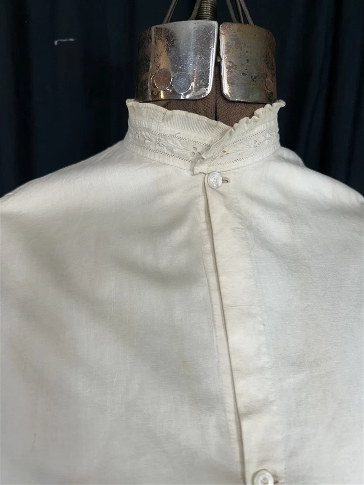 antique night gown robe /dressing drop shoulder button cotton early 1800 museum - Image 3 of 4