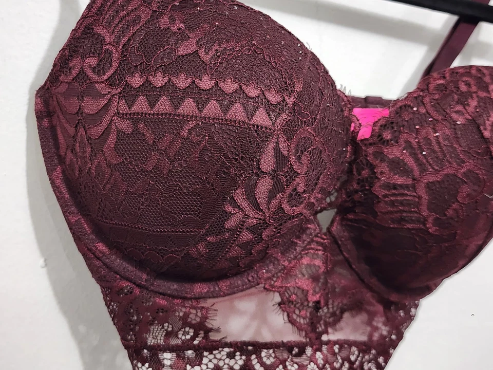 Sujetador La Senza Beyond Sexy Clásico Sujetador Sumergido Borgoña Floral Encaje Acolchado Talla 32DD Foto 3 de 4