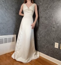 Vintage Eden Bridal Satin Wedding Gown   Size 6 - Pristine Condition