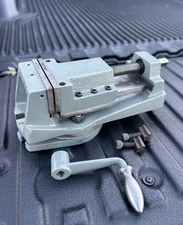 Clausing 8520 8530 Milling Machine Vise With T Nuts And Handle - NICE!