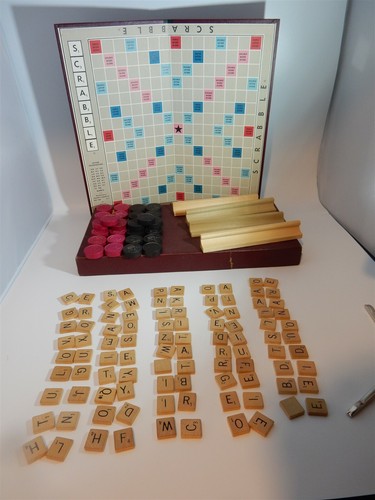 Vintage SCRABBLE Game 1976 Selchow & Righter Co Complete 98 Tiles 4 Holders - Picture 1 of 4