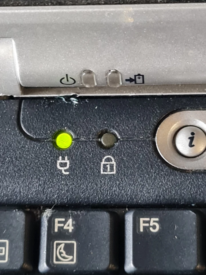 ordinateur portable HP COMPAQ PRESARIO 700 14,1" WINDOWS XP ! POUR PIECES - Photo 4/4