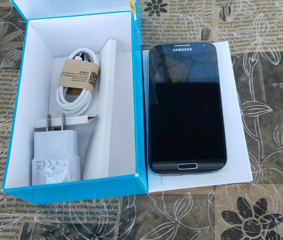 FreedomPop Samsung Galaxy S4 LTE - Charcoal - No Contract (Renewed) - Image 2 of 4