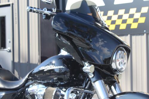 2017 Harley-Davidson Street Glide® Special - Picture 9 of 32