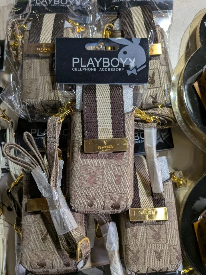 Sonderposten 75 Teile Restposten Paket PLAYBOY Taschen Cases + Anhänger - Bild 3 von 4