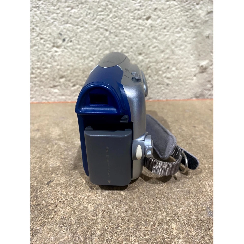 Canon MD101 Digital MiniDV Camcorder 30x Optical Zoom 2.7" Widescreen Colour LCD - Image 3 of 4