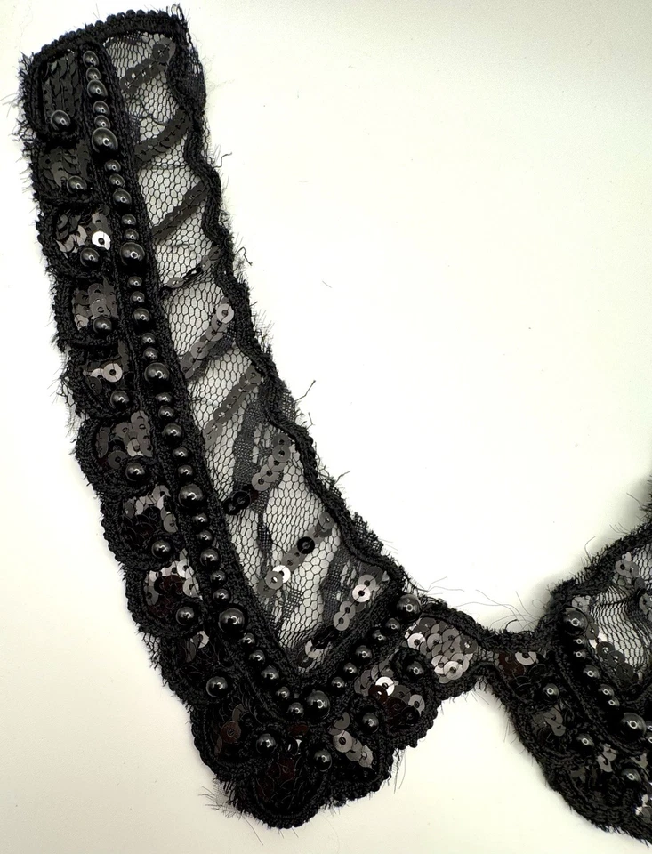 Aplique de cuello Peter Pan de encaje negro bordado y cuentas Foto 2 de 4