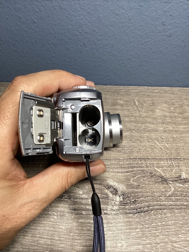 Sony CyberShot DSCP93A 5.1MP Digital Camera Silver Digicam Parts