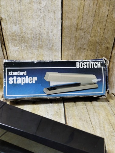 Cucitrice Bostitch B660 nera ACCO cucitrice vintage con scatola - Foto 2 di 7