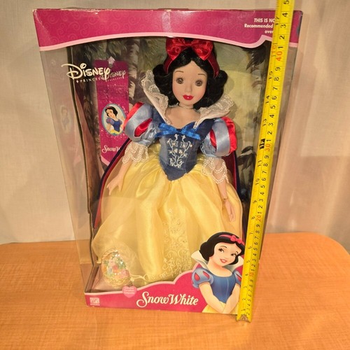 Bambola ricordo porcellana Disney Principessa Biancaneve nuova con scatola