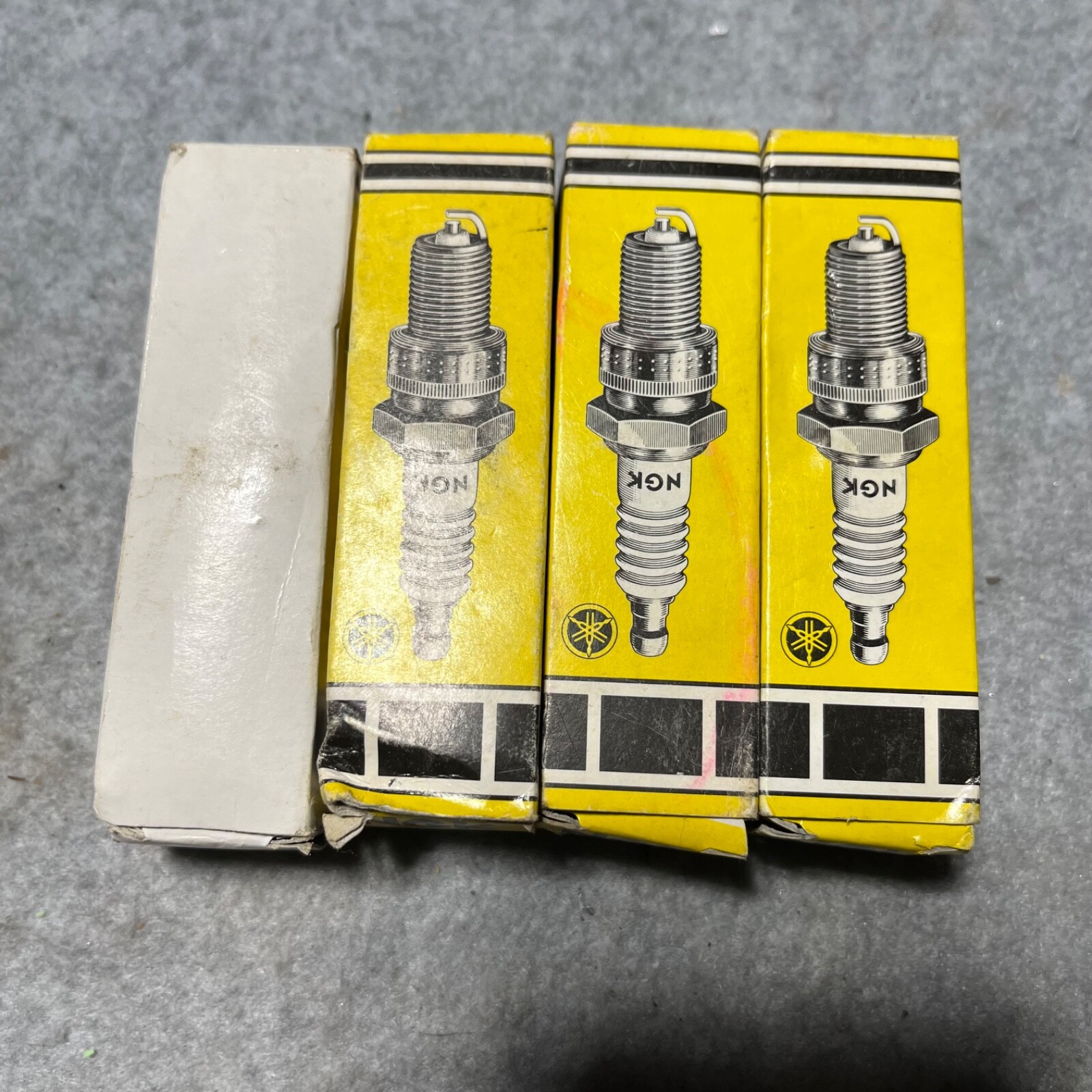 Set of 4 NGK 9470-00396 - Nickel Spark Plugs BR8ES-II NEW