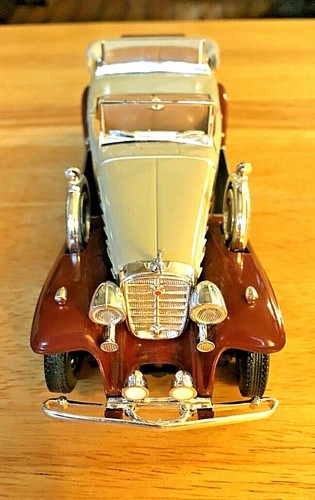 1/32 1932 Cadillac Phaeton V16 Signature Model Diecast Car By Anson - Picture 4 of 4