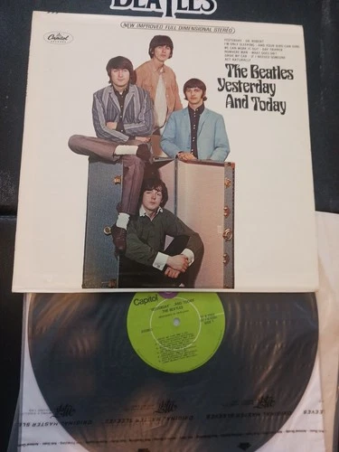 Beatles * Yesterday and Today * Record Club * 1969 * ST 8-2553 * RARE * EX/NM