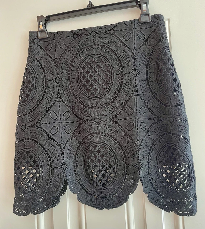 Minifalda negra con cremallera detalle de ganchillo línea A Xhilaration para mujer talla S Foto 2 de 4