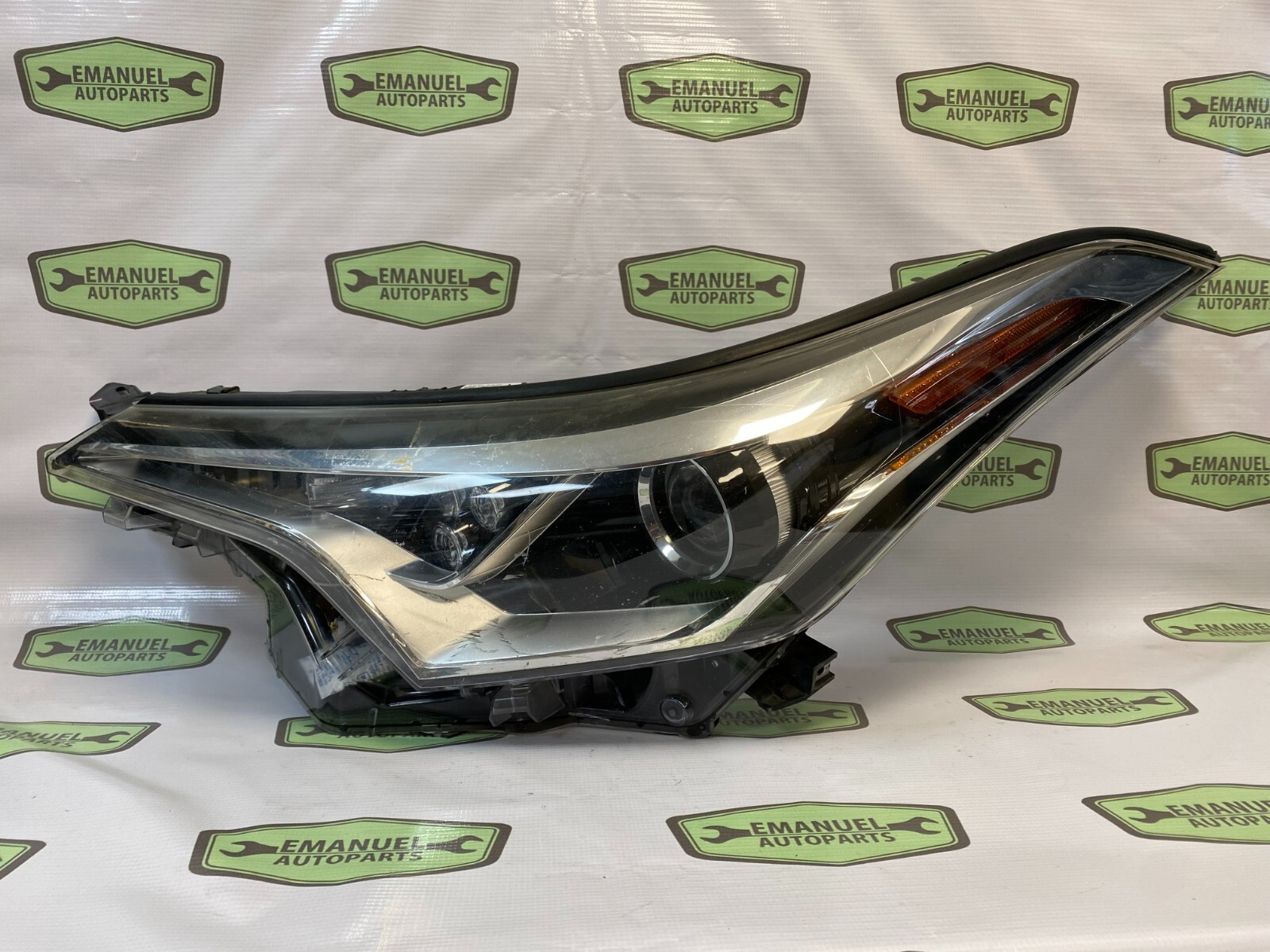 Driver Side Mirror Turn Signal Light For Toyota C-HR (2018-2022) – OEM# 8174102040 / TO1328102