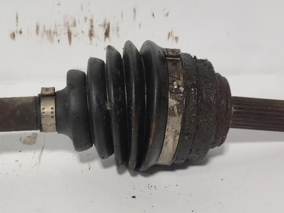 Eje de transmisión delantero izquierdo usado se adapta a: Chevrolet Aveo 2004 delantero AT sin ABS delantero Foto 2 de 4