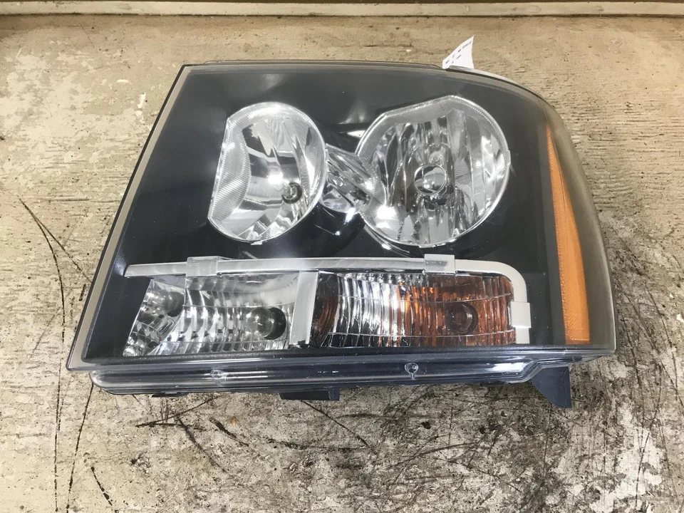 Conjunto de faros izquierdos usados se adapta a: Chevrolet Suburban 1500 2013 grado A izquierdo Foto 2 de 4
